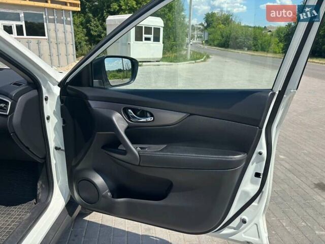 Белый Ниссан Rogue, объемом двигателя 2.49 л и пробегом 182 тыс. км за 13500 $, фото 8 на Automoto.ua