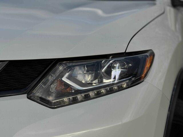 Белый Ниссан Rogue, объемом двигателя 2.5 л и пробегом 112 тыс. км за 15000 $, фото 3 на Automoto.ua