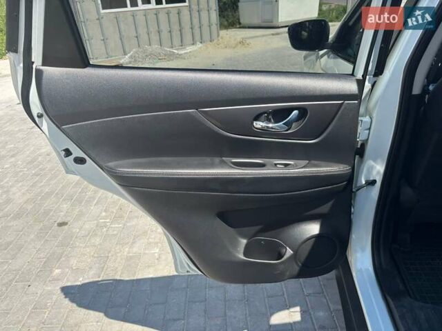 Белый Ниссан Rogue, объемом двигателя 2.49 л и пробегом 182 тыс. км за 13500 $, фото 10 на Automoto.ua