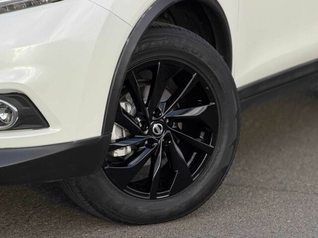 Белый Ниссан Rogue, объемом двигателя 2.5 л и пробегом 112 тыс. км за 15000 $, фото 4 на Automoto.ua