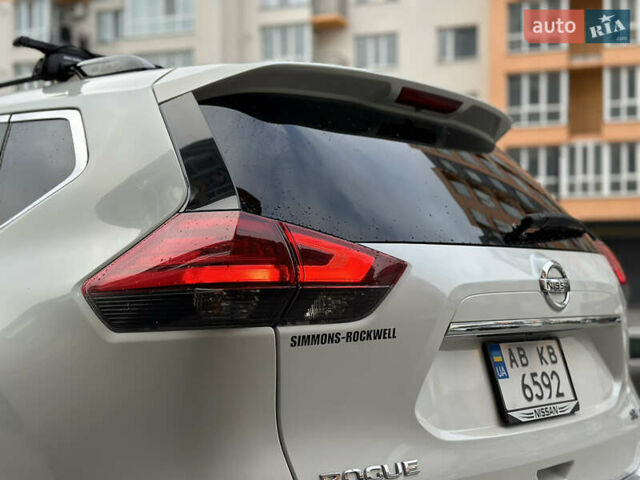 Белый Ниссан Rogue, объемом двигателя 2.49 л и пробегом 172 тыс. км за 14499 $, фото 15 на Automoto.ua