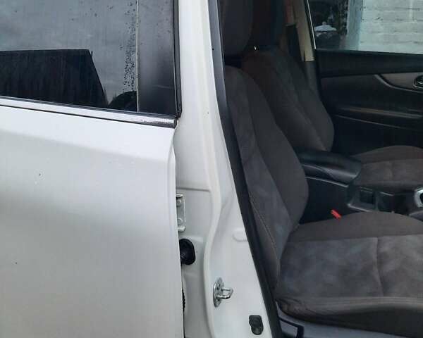 Белый Ниссан Rogue, объемом двигателя 2.49 л и пробегом 186 тыс. км за 13999 $, фото 21 на Automoto.ua