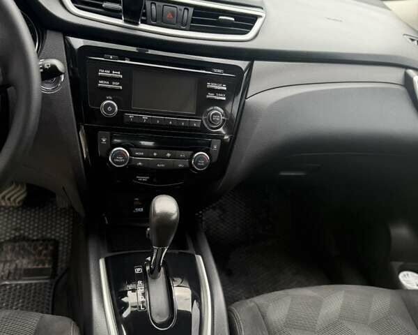 Белый Ниссан Rogue, объемом двигателя 2.49 л и пробегом 129 тыс. км за 13700 $, фото 16 на Automoto.ua