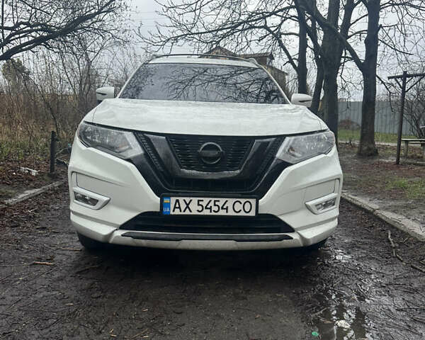 Белый Ниссан Rogue, объемом двигателя 2.49 л и пробегом 87 тыс. км за 16000 $, фото 2 на Automoto.ua