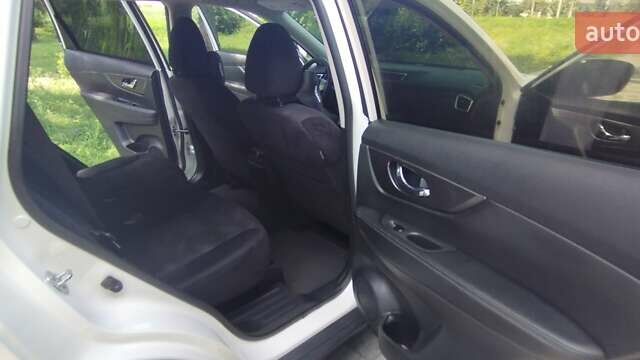 Белый Ниссан Rogue, объемом двигателя 2.49 л и пробегом 161 тыс. км за 12800 $, фото 20 на Automoto.ua