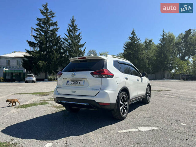 Белый Ниссан Rogue, объемом двигателя 2.49 л и пробегом 186 тыс. км за 16000 $, фото 2 на Automoto.ua