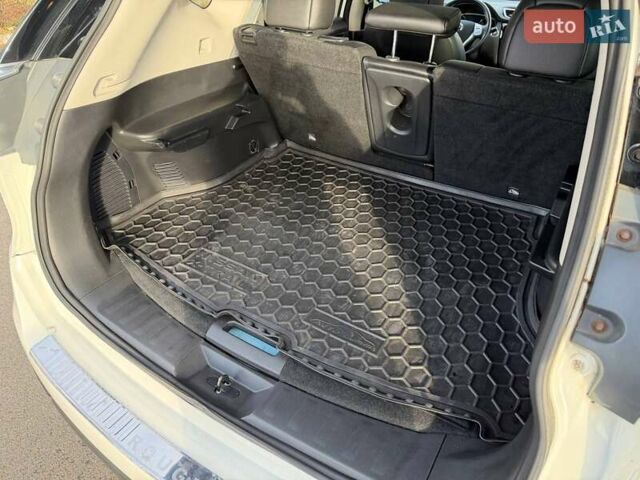 Белый Ниссан Rogue, объемом двигателя 2.5 л и пробегом 112 тыс. км за 15000 $, фото 33 на Automoto.ua