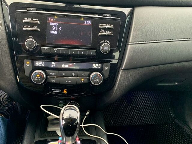 Белый Ниссан Rogue, объемом двигателя 2.5 л и пробегом 96 тыс. км за 15800 $, фото 7 на Automoto.ua