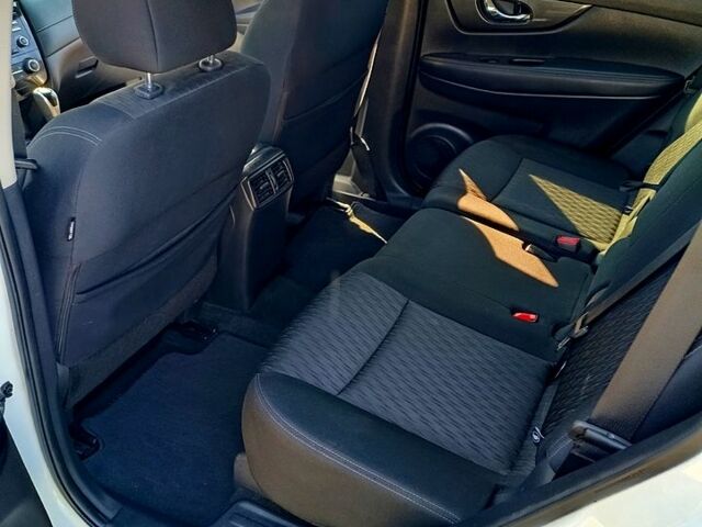 Белый Ниссан Rogue, объемом двигателя 2.5 л и пробегом 192 тыс. км за 12600 $, фото 4 на Automoto.ua