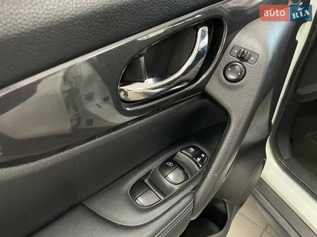 Белый Ниссан Rogue, объемом двигателя 2.49 л и пробегом 264 тыс. км за 13190 $, фото 18 на Automoto.ua