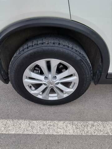 Белый Ниссан Rogue, объемом двигателя 2.49 л и пробегом 129 тыс. км за 13700 $, фото 15 на Automoto.ua