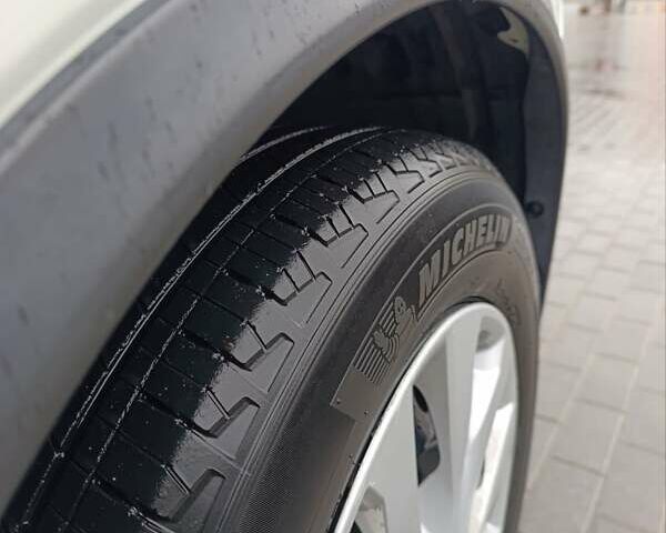 Белый Ниссан Rogue, объемом двигателя 2.49 л и пробегом 125 тыс. км за 15500 $, фото 4 на Automoto.ua