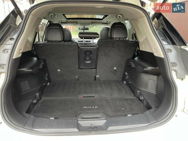 Білий Ніссан Rogue, об'ємом двигуна 2.5 л та пробігом 155 тис. км за 14000 $, фото 7 на Automoto.ua