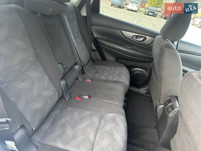 Белый Ниссан Rogue, объемом двигателя 2.5 л и пробегом 165 тыс. км за 10900 $, фото 17 на Automoto.ua