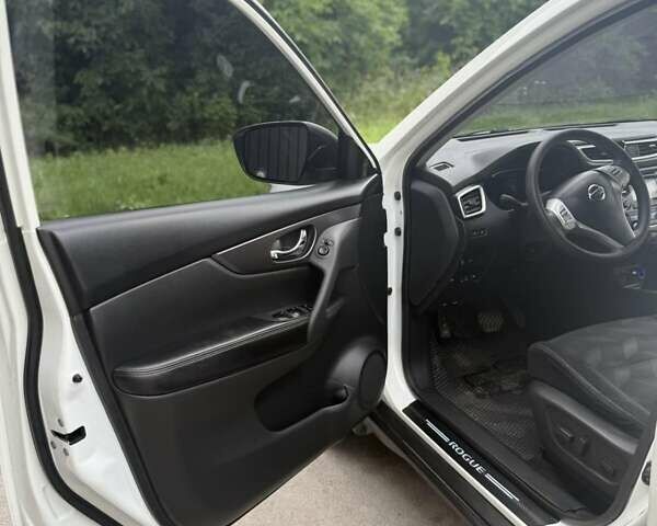 Белый Ниссан Rogue, объемом двигателя 2.49 л и пробегом 129 тыс. км за 13700 $, фото 18 на Automoto.ua