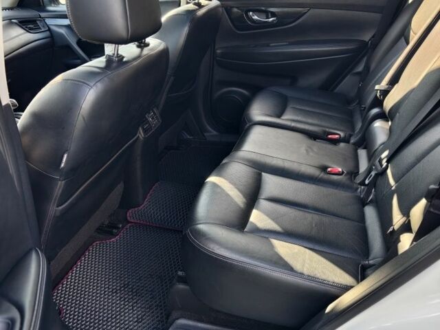 Белый Ниссан Rogue, объемом двигателя 2.5 л и пробегом 151 тыс. км за 15700 $, фото 5 на Automoto.ua