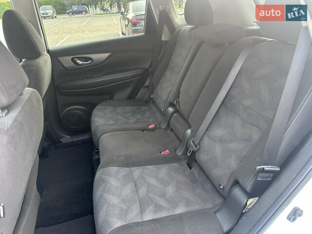 Белый Ниссан Rogue, объемом двигателя 2.5 л и пробегом 165 тыс. км за 10900 $, фото 13 на Automoto.ua