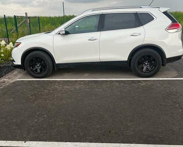 Белый Ниссан Rogue, объемом двигателя 2.5 л и пробегом 137 тыс. км за 12700 $, фото 2 на Automoto.ua