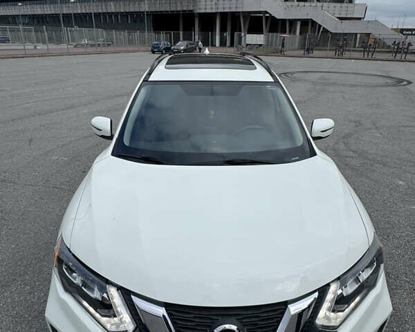 Белый Ниссан Rogue, объемом двигателя 2.5 л и пробегом 248 тыс. км за 14100 $, фото 3 на Automoto.ua