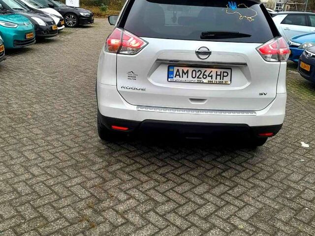 Білий Ніссан Rogue, об'ємом двигуна 2.5 л та пробігом 0 тис. км за 13500 $, фото 3 на Automoto.ua