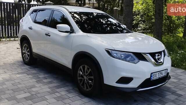 Белый Ниссан Rogue, объемом двигателя 2.49 л и пробегом 161 тыс. км за 12800 $, фото 4 на Automoto.ua