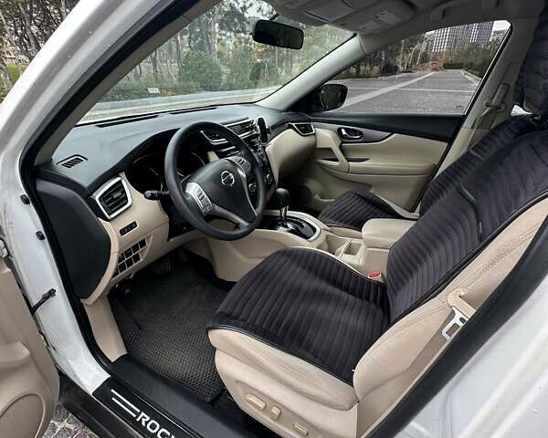 Белый Ниссан Rogue, объемом двигателя 2.49 л и пробегом 174 тыс. км за 13800 $, фото 6 на Automoto.ua