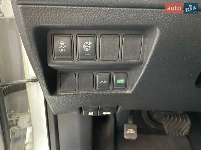 Белый Ниссан Rogue, объемом двигателя 2.49 л и пробегом 264 тыс. км за 13190 $, фото 22 на Automoto.ua