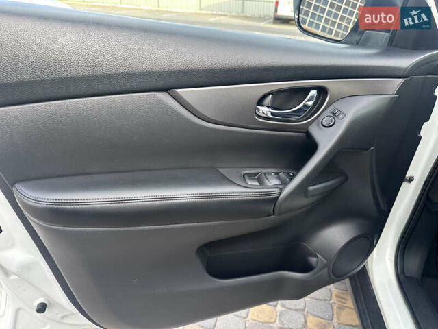 Белый Ниссан Rogue, объемом двигателя 2.5 л и пробегом 165 тыс. км за 10900 $, фото 11 на Automoto.ua