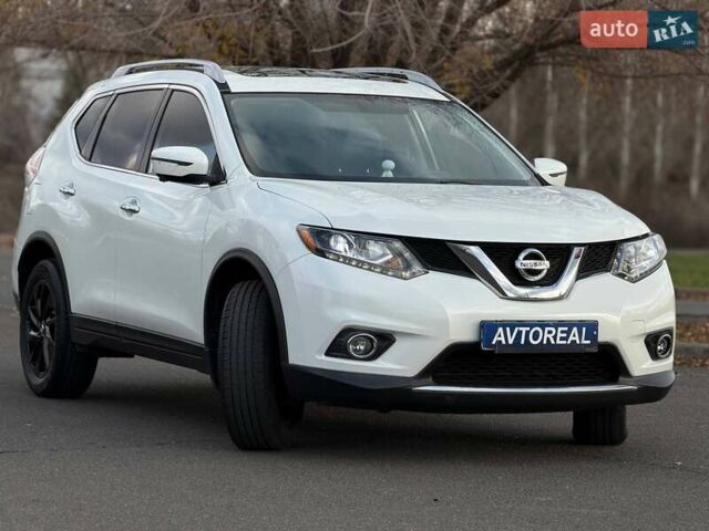 Белый Ниссан Rogue, объемом двигателя 2.5 л и пробегом 112 тыс. км за 15000 $, фото 3 на Automoto.ua