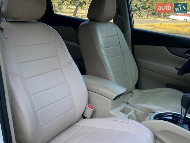Білий Ніссан Rogue, об'ємом двигуна 2.49 л та пробігом 140 тис. км за 12999 $, фото 8 на Automoto.ua