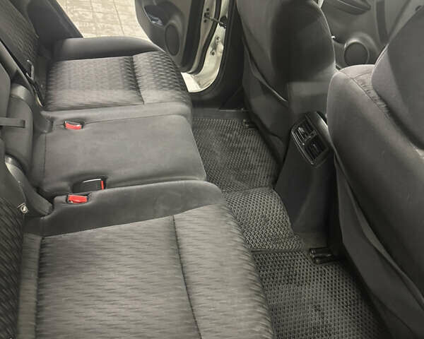 Белый Ниссан Rogue, объемом двигателя 2.5 л и пробегом 248 тыс. км за 14100 $, фото 49 на Automoto.ua