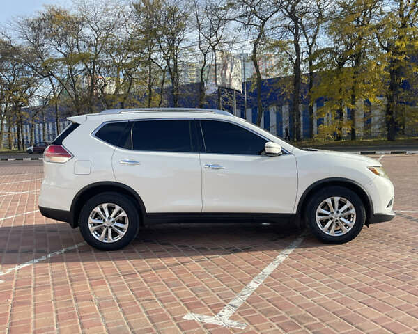 Белый Ниссан Rogue, объемом двигателя 2.49 л и пробегом 220 тыс. км за 11800 $, фото 3 на Automoto.ua