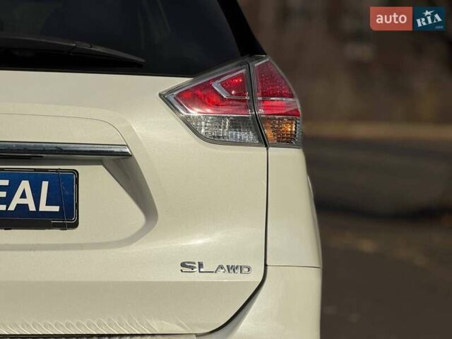 Белый Ниссан Rogue, объемом двигателя 2.5 л и пробегом 112 тыс. км за 15000 $, фото 24 на Automoto.ua