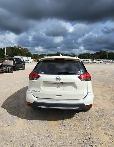 Белый Ниссан Rogue, объемом двигателя 2.49 л и пробегом 132 тыс. км за 11300 $, фото 3 на Automoto.ua