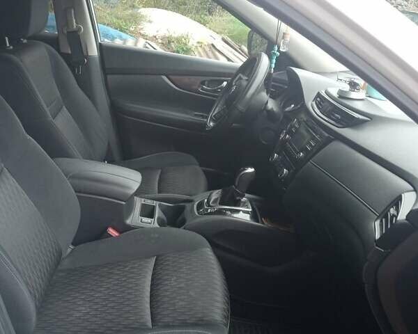 Белый Ниссан Rogue, объемом двигателя 2.5 л и пробегом 115 тыс. км за 15255 $, фото 3 на Automoto.ua