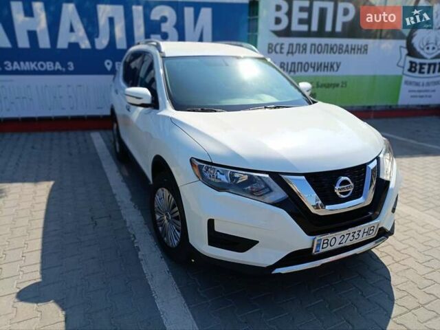 Ниссан Rogue 2016 в Тернополе на Automoto.ua Белый Ниссан Rogue, объемом двигателя 2.5 л и пробегом 192 тыс. км за 12999 $, фото 1 на Automoto.ua