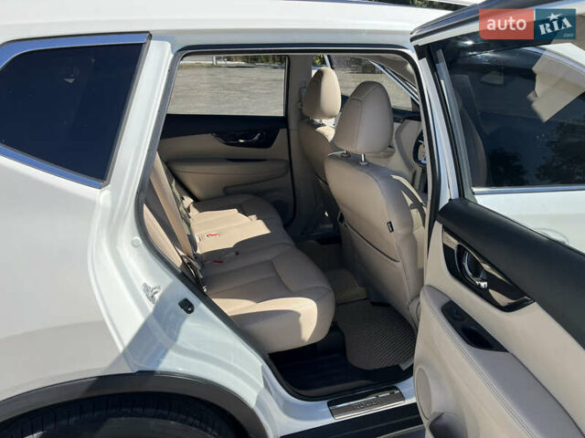 Белый Ниссан Rogue, объемом двигателя 2.49 л и пробегом 186 тыс. км за 16000 $, фото 7 на Automoto.ua