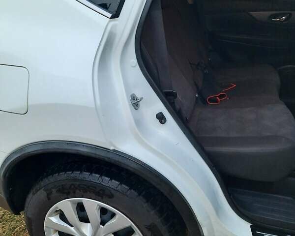 Белый Ниссан Rogue, объемом двигателя 2.49 л и пробегом 186 тыс. км за 13999 $, фото 23 на Automoto.ua