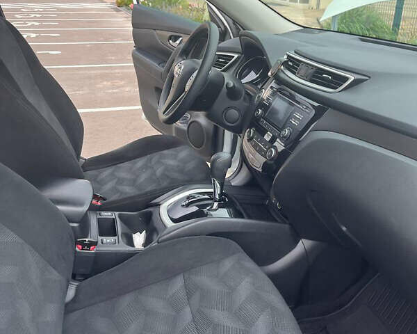 Белый Ниссан Rogue, объемом двигателя 2.5 л и пробегом 137 тыс. км за 12700 $, фото 1 на Automoto.ua