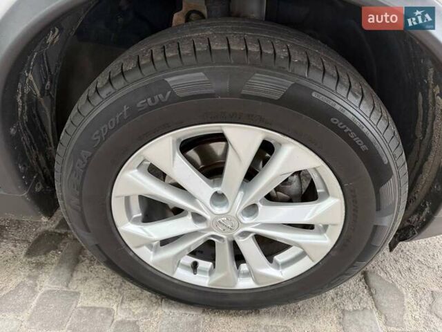 Белый Ниссан Rogue, объемом двигателя 2.5 л и пробегом 130 тыс. км за 11999 $, фото 5 на Automoto.ua