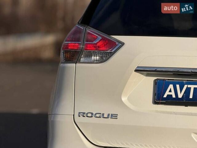 Белый Ниссан Rogue, объемом двигателя 2.5 л и пробегом 112 тыс. км за 15000 $, фото 23 на Automoto.ua