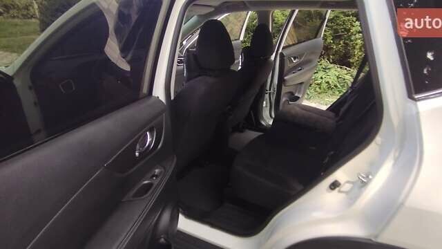 Белый Ниссан Rogue, объемом двигателя 2.49 л и пробегом 161 тыс. км за 12800 $, фото 21 на Automoto.ua