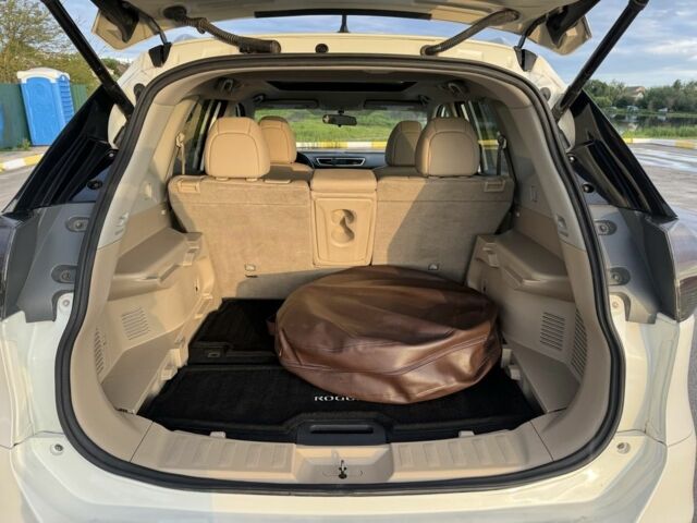 Ніссан Rogue 2016 у Києві на Automoto.ua Білий Ніссан Rogue, об'ємом двигуна 2.5 л та пробігом 115 тис. км за 14500 $, фото 6 на Automoto.ua