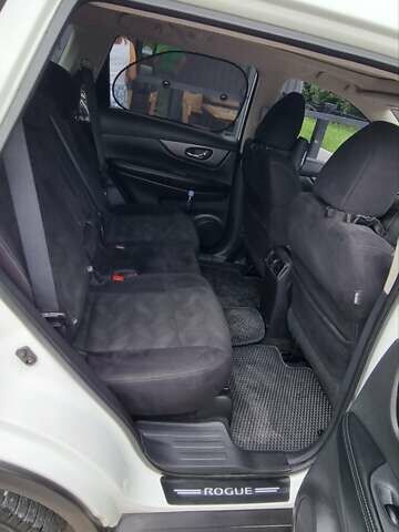 Белый Ниссан Rogue, объемом двигателя 2.49 л и пробегом 129 тыс. км за 13700 $, фото 23 на Automoto.ua