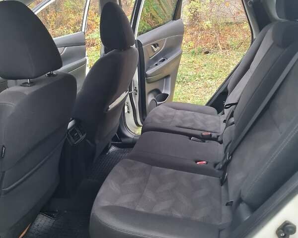 Белый Ниссан Rogue, объемом двигателя 2.49 л и пробегом 214 тыс. км за 13500 $, фото 15 на Automoto.ua