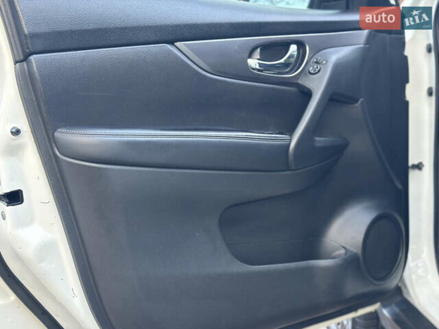 Білий Ніссан Rogue, об'ємом двигуна 2.5 л та пробігом 220 тис. км за 12000 $, фото 32 на Automoto.ua