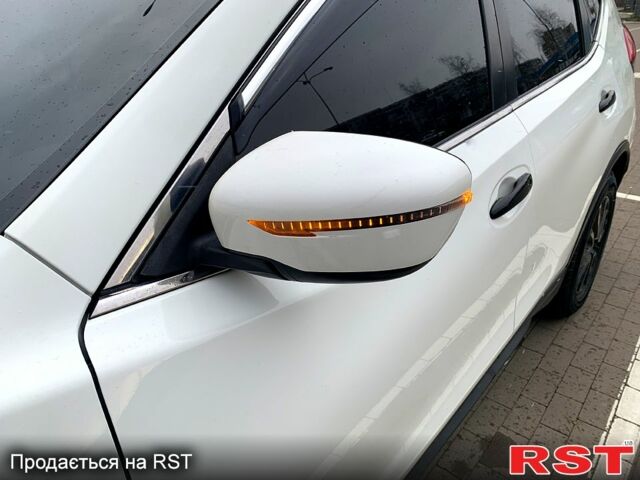 Белый Ниссан Rogue, объемом двигателя 2.5 л и пробегом 96 тыс. км за 15800 $, фото 8 на Automoto.ua