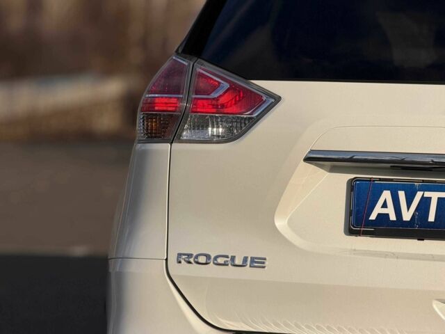 Белый Ниссан Rogue, объемом двигателя 2.5 л и пробегом 112 тыс. км за 15000 $, фото 8 на Automoto.ua