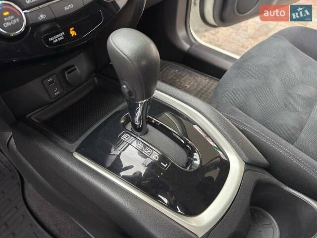 Белый Ниссан Rogue, объемом двигателя 2.5 л и пробегом 130 тыс. км за 11999 $, фото 13 на Automoto.ua