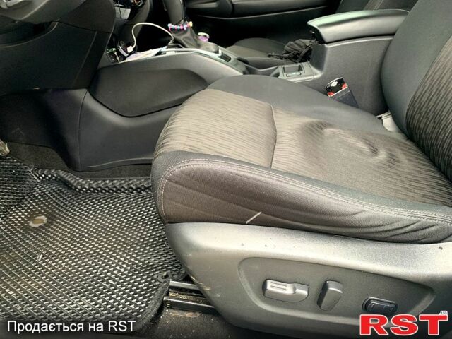 Белый Ниссан Rogue, объемом двигателя 2.5 л и пробегом 96 тыс. км за 15800 $, фото 12 на Automoto.ua